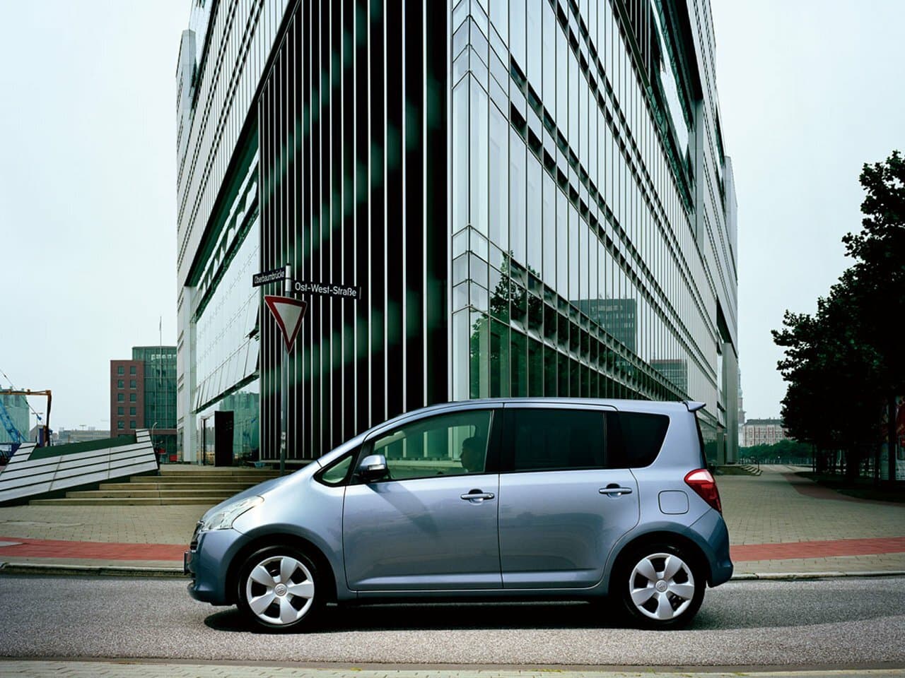 Toyota Ractis I Хэтчбек 5 дв., фото 2