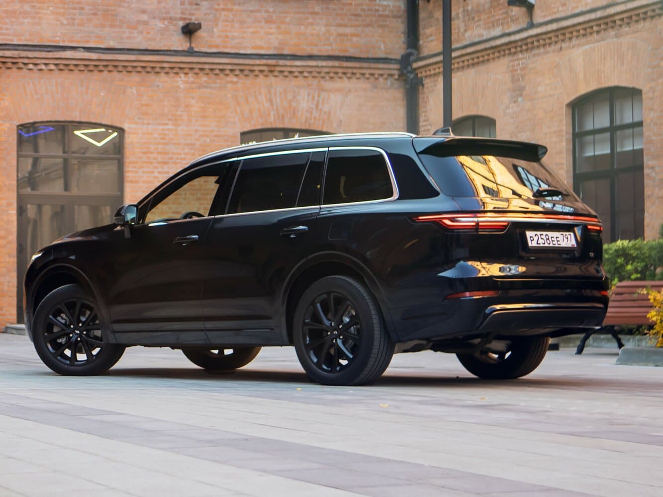 Li Auto (Lixiang) One