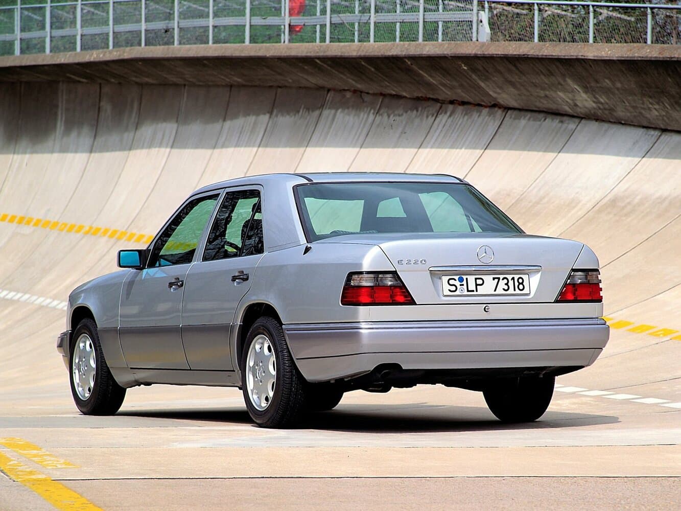 Mercedes-Benz E-Класс