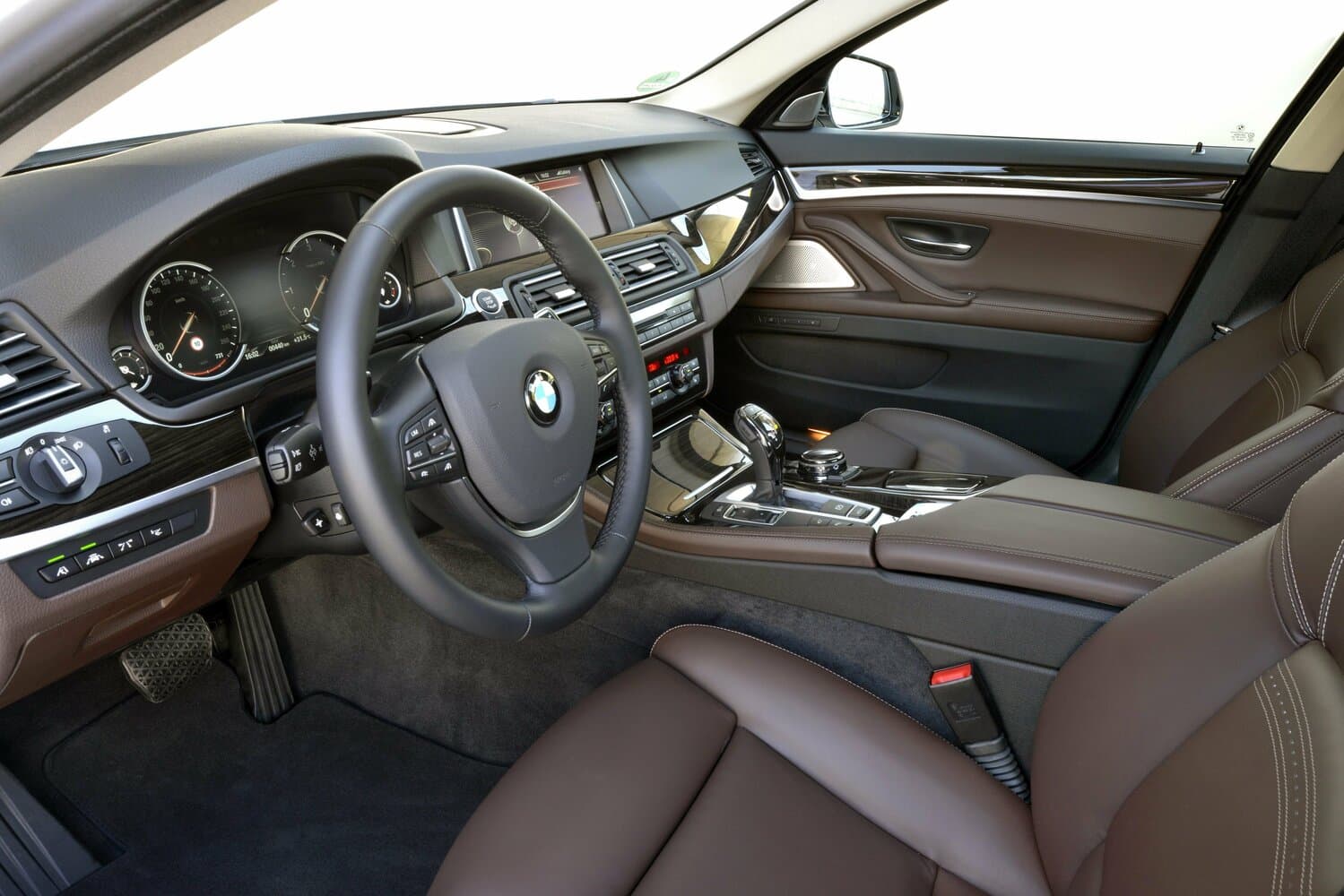 BMW 5 series VI (F10/F11/F07) Рестайлинг Седан, фото 13