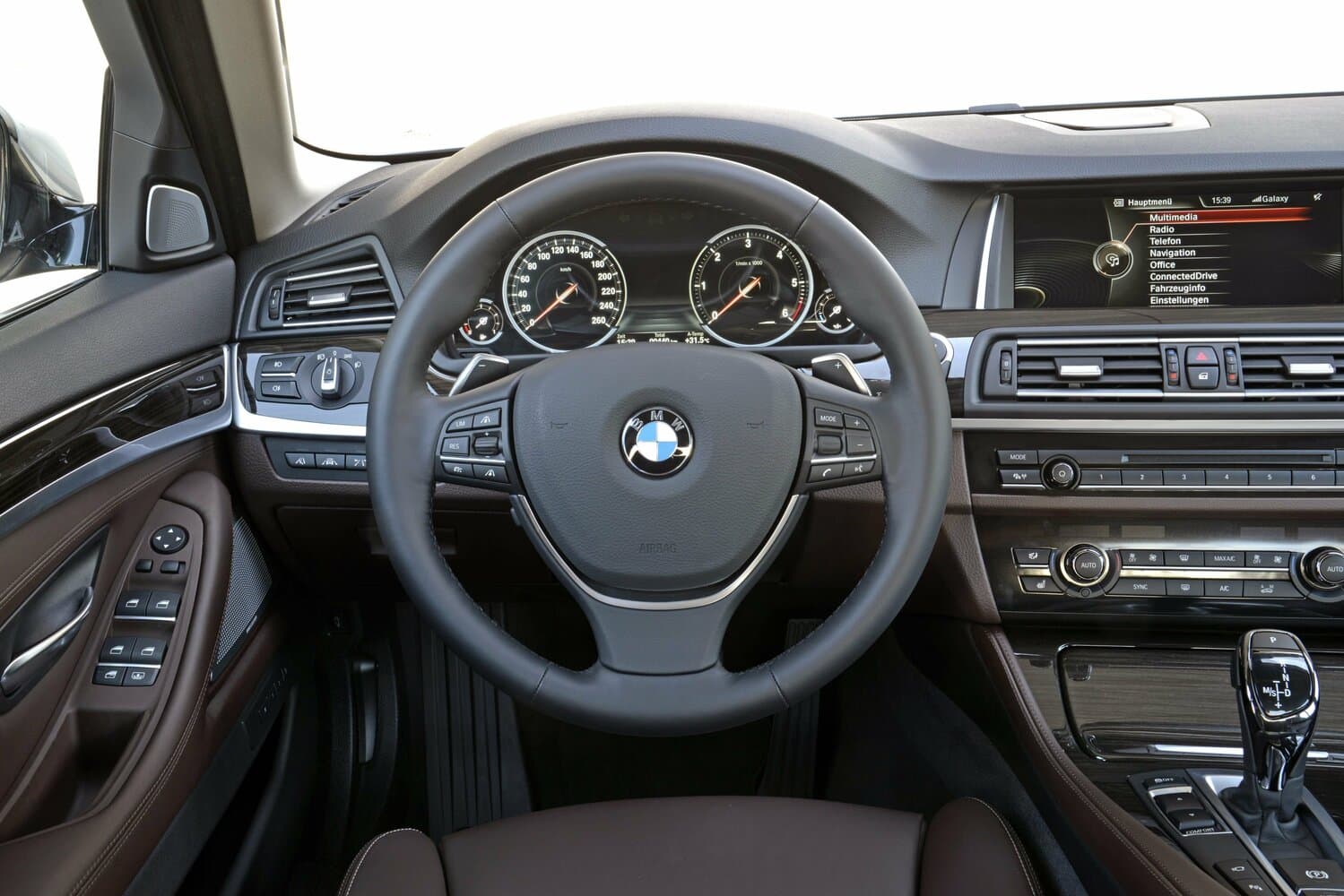 BMW 5 series VI (F10/F11/F07) Рестайлинг Седан, фото 9