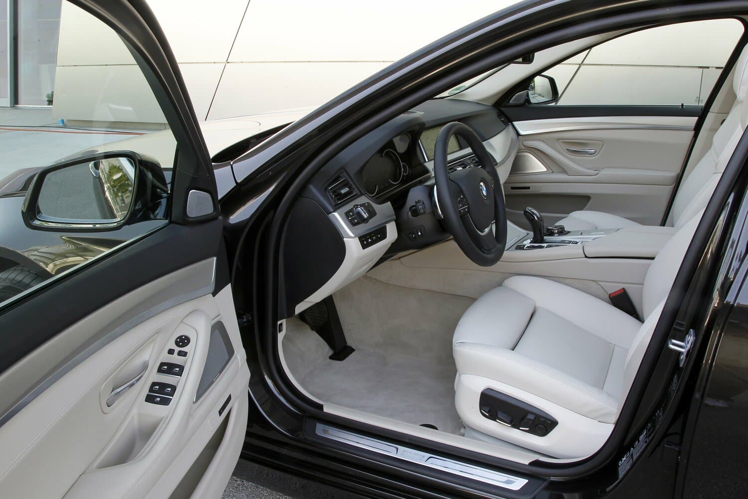 BMW 5 series VI (F10/F11/F07) Рестайлинг Универсал 5 дв., фото 13