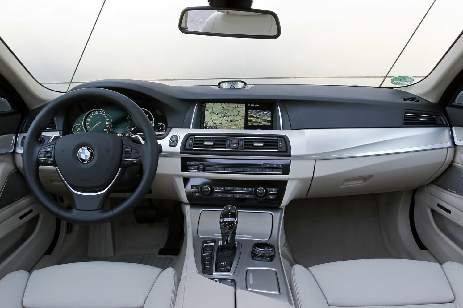 BMW 5 series VI (F10/F11/F07) Рестайлинг Универсал 5 дв., фото 6
