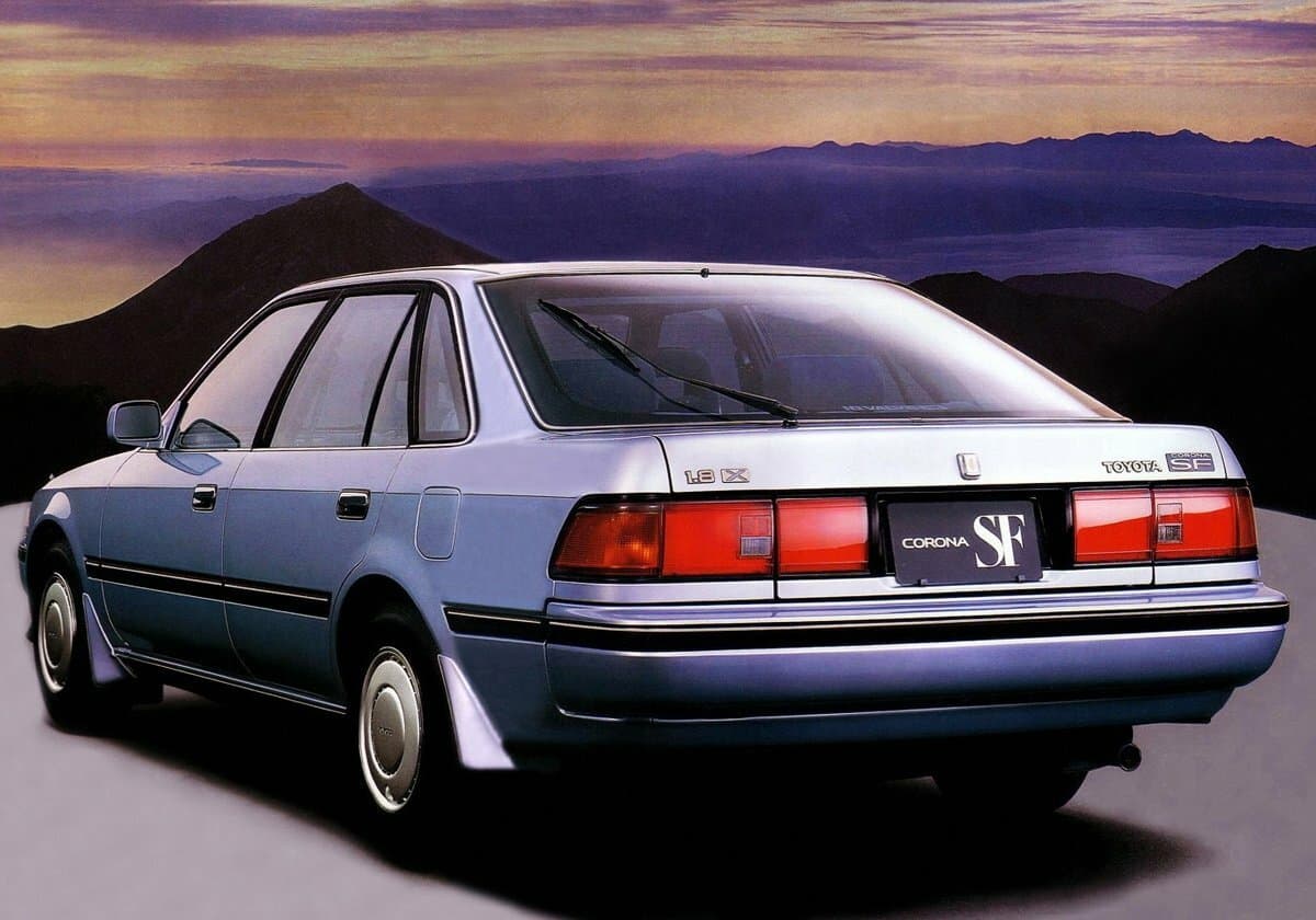 Toyota Corona VIII (T170) Лифтбек, фото 3