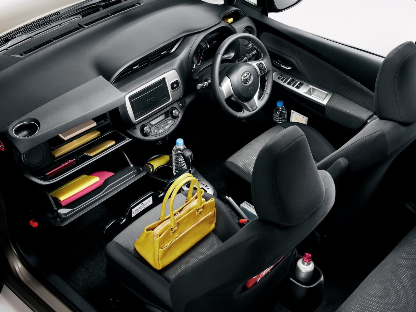 Toyota Vitz III (XP130) Рестайлинг Хэтчбек 5 дв., фото 4