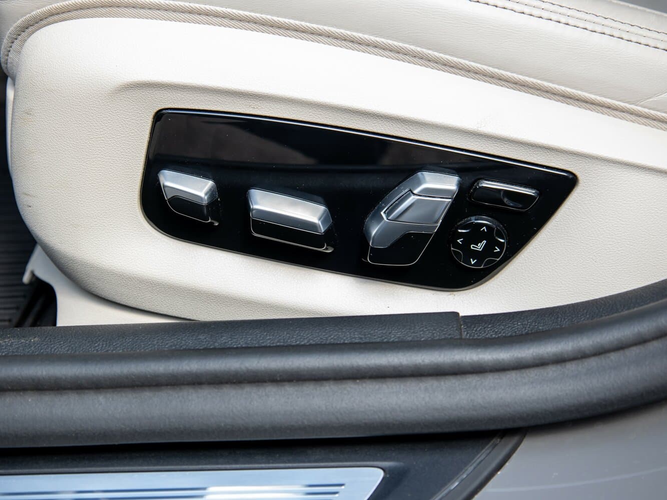BMW 5 series VII (G30/G31) Рестайлинг Седан, фото 35
