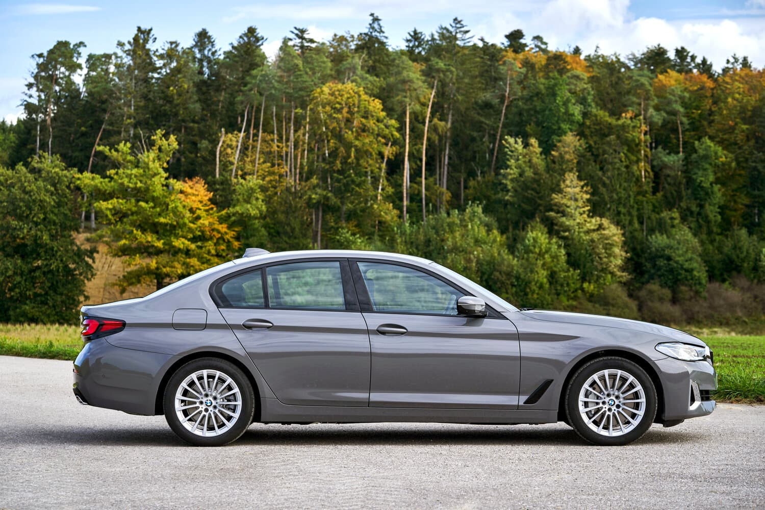 BMW 5 series VII (G30/G31) Рестайлинг Седан, фото 2
