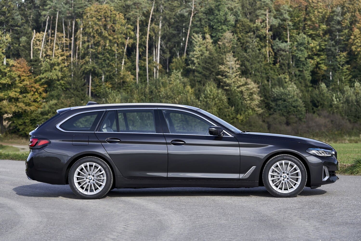 BMW 5 series VII (G30/G31) Рестайлинг Универсал 5 дв., фото 2