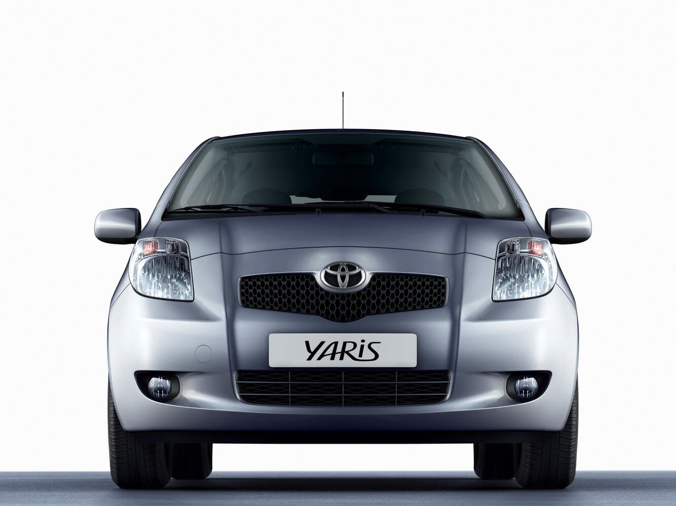 Toyota Yaris II Хэтчбек 5 дв., фото 3