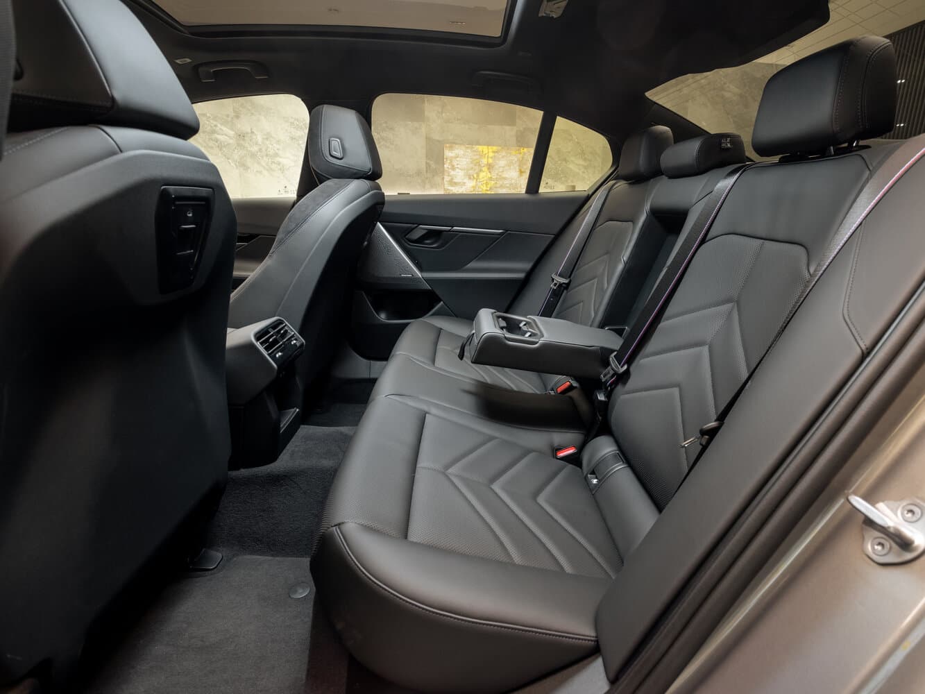 BMW 5 series VIII (G60/G61/G68) Седан, фото 24