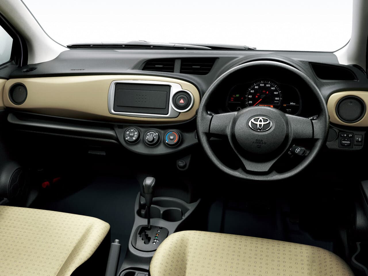 Toyota Vitz III (XP130) Хэтчбек 5 дв., фото 3
